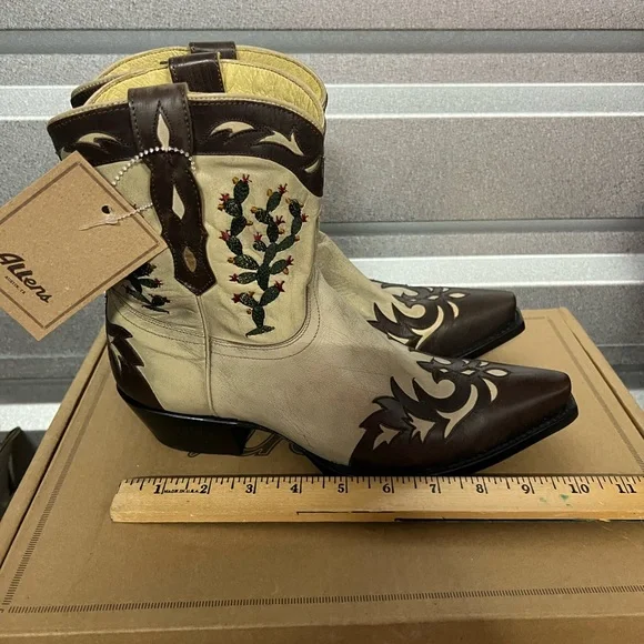 Brown and Cream Ankle Boots with Western Embroidery cactus women 8.5 - Picture 7 of 9